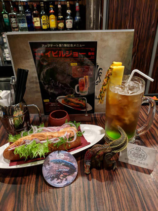 Illustration for article titled Tokyo's Monster Hunter Bar Doesn't Want You Touching Things Â